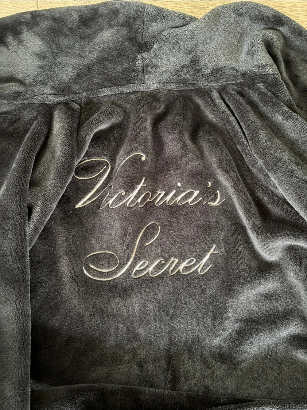 Victoria’s Secret plush vintage style black velvet robe logo - NWOT medium large